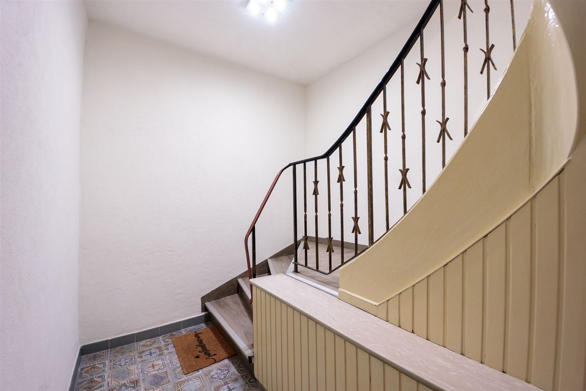 treppenhaus zur großen wohnung