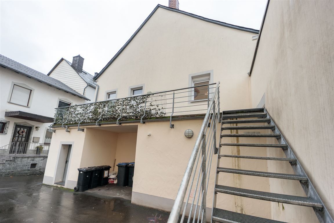 hofseite / aufgang kleine wohnung